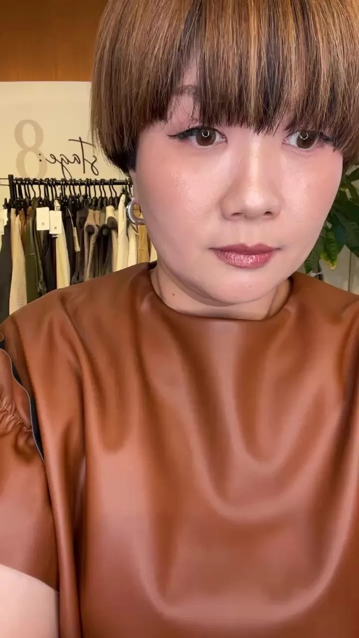 トレンドのレザーアイテムは簡単に取り入れるテク紹介live